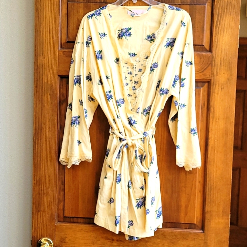 Victoria Secret short Nightie and Robe set sz M